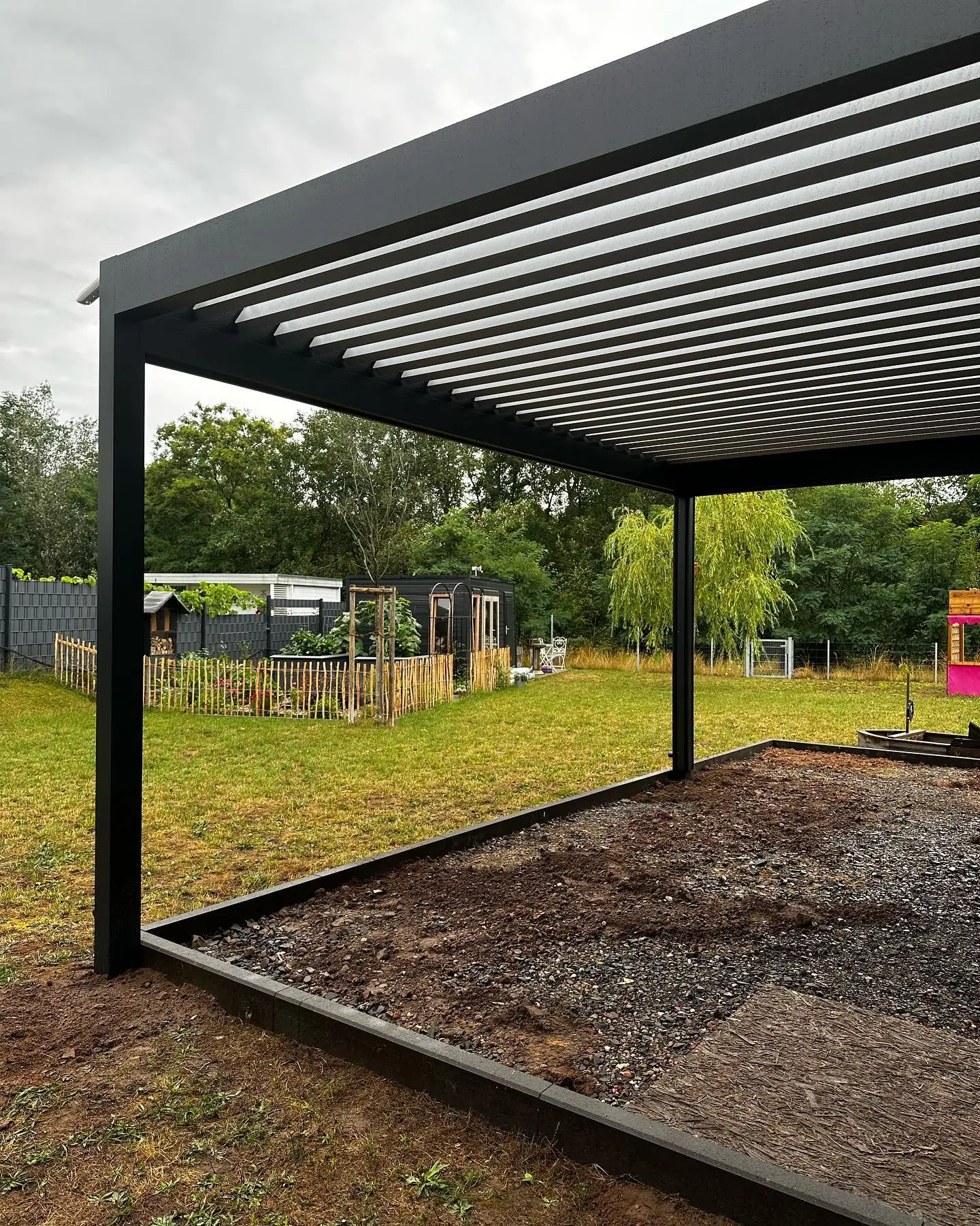 RDT Concept pergola met lamellendaken en terrasoverkapping – Menen