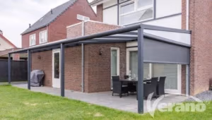 Zonwering Staden — V905 Iseo terrasoverkapping sfeerbeeld zonwering