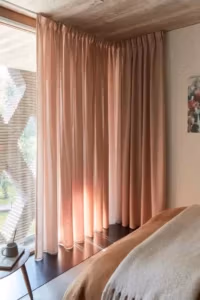 Slaapkamer met inbetween en vitrage gordijnen — RDT Concept