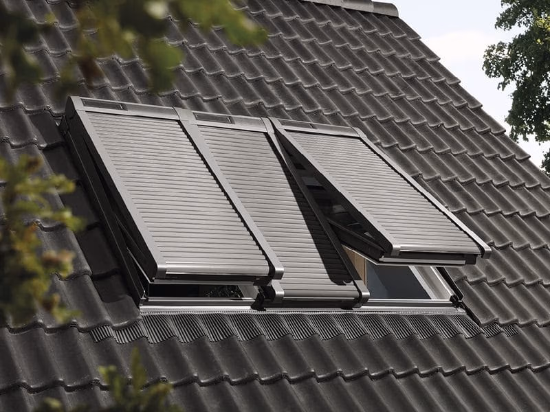 Trio VELUX rolluiken op drie dakramen — RDT-Concept Kortrijk