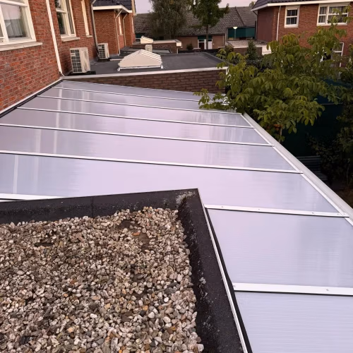Polycarbonaat dak realisatie van RDT Concept in Menen — polycarbonaat platen vervangen
