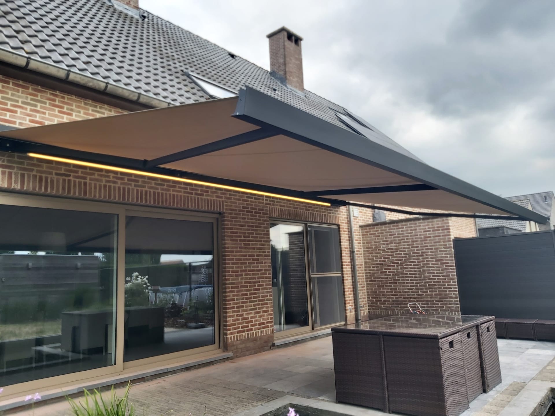 Verano V460 Santander cassetteluifel met dimbare LED strip in Kortrijk
