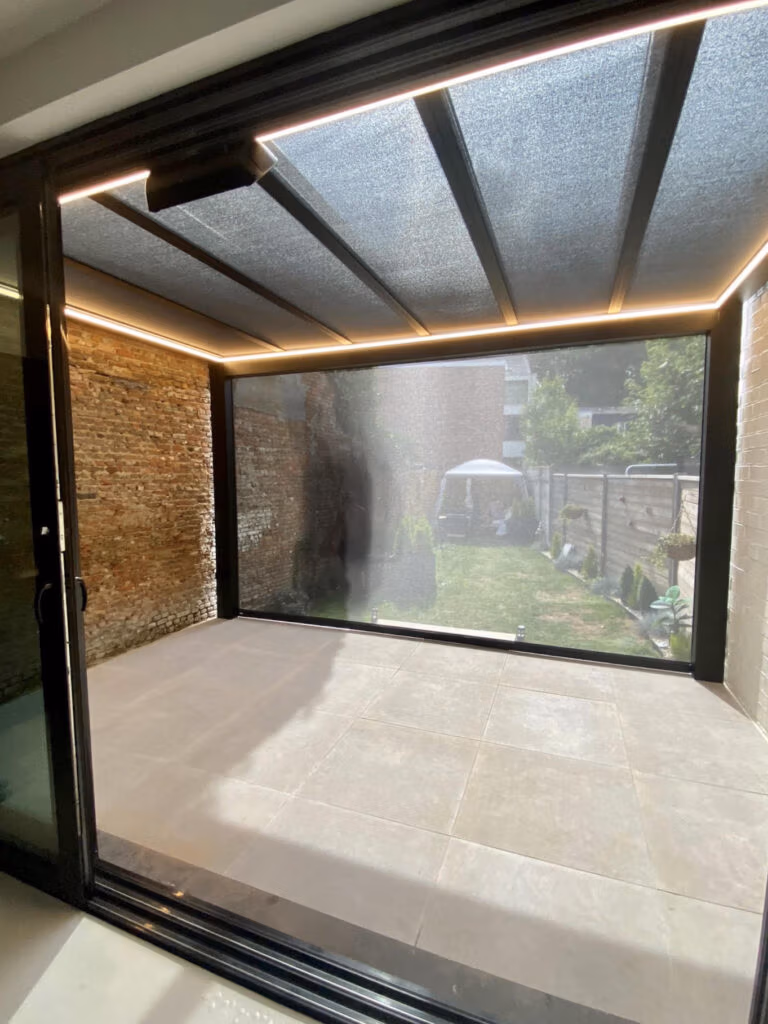 Lamellendak Verano V875 Belluno met gesloten screen en ledverlichting