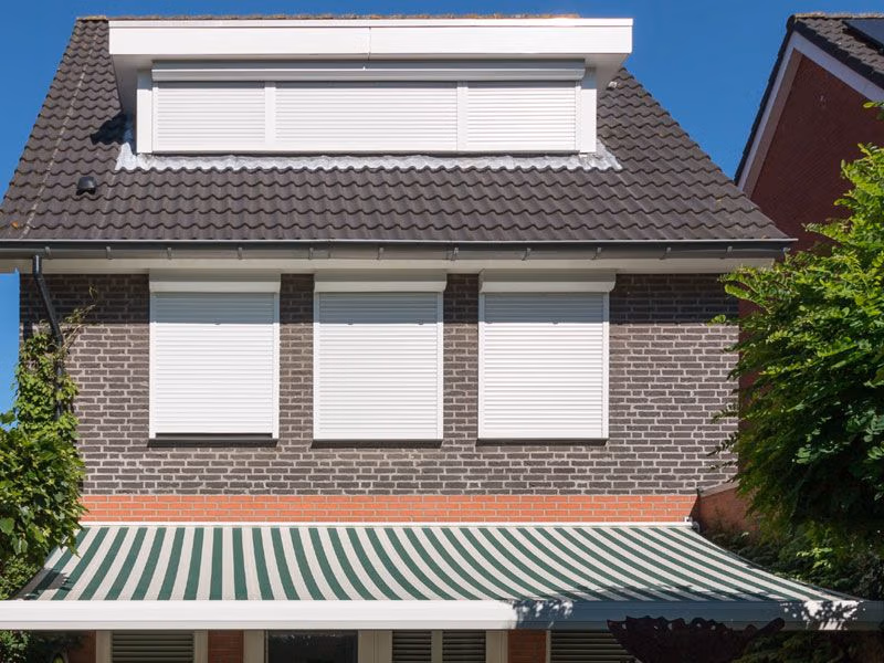 Verano V020 Elegant solar voorzetrolluik plaatsen — rolluiken West Vlaanderen door RDT Concept vakman