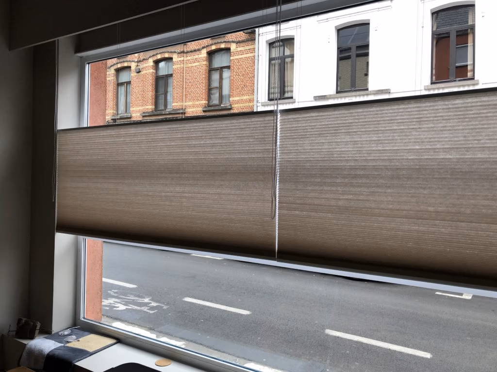 Copahome Favo Doupli raamdecoratie op maat &mdash; full-tone en duo-tone honingraatstoffen