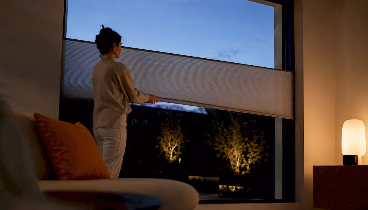 1789751230134_Raamdecoratie-blokkeert-inkijk-en-behoudt-daglicht - RDT Concept Raambekleding houdt inkijk tegen en laat daglicht binnen RDT Concept