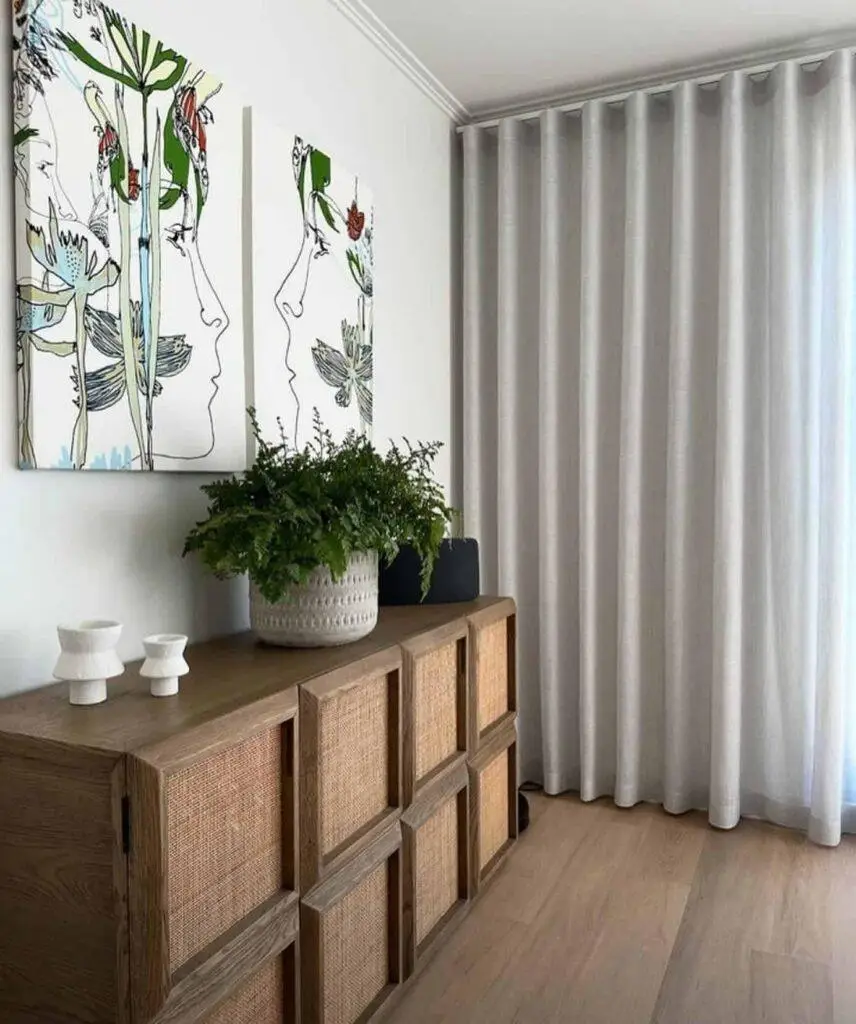 Lichte gordijnen op maat van plafond tot vloer