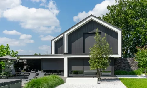 Verano V550 ritsscreens: verticale zonwering voor de ramen van een woning