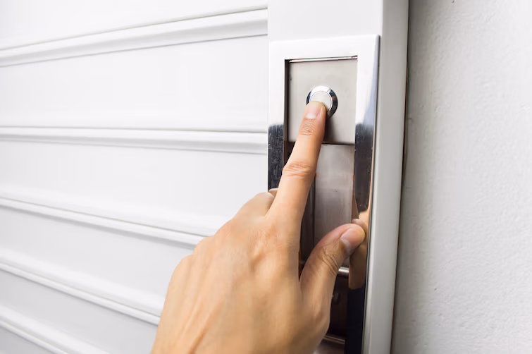 Drukknop voor bediening van de garagepoort