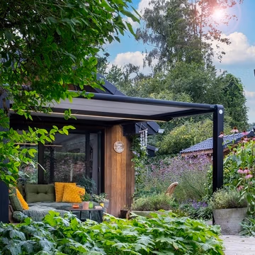 Verano pergolazonwering voor een terras in West-Vlaanderen