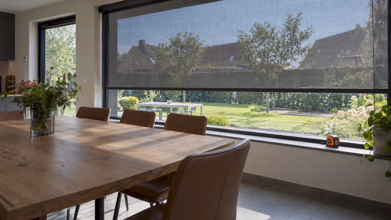 Transparante screens: zonwering met behoud van zicht
