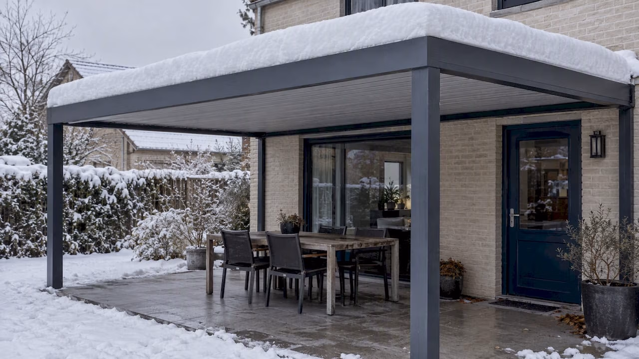 Sneeuwlast op een lamellendak: wat moet het dragen in België?